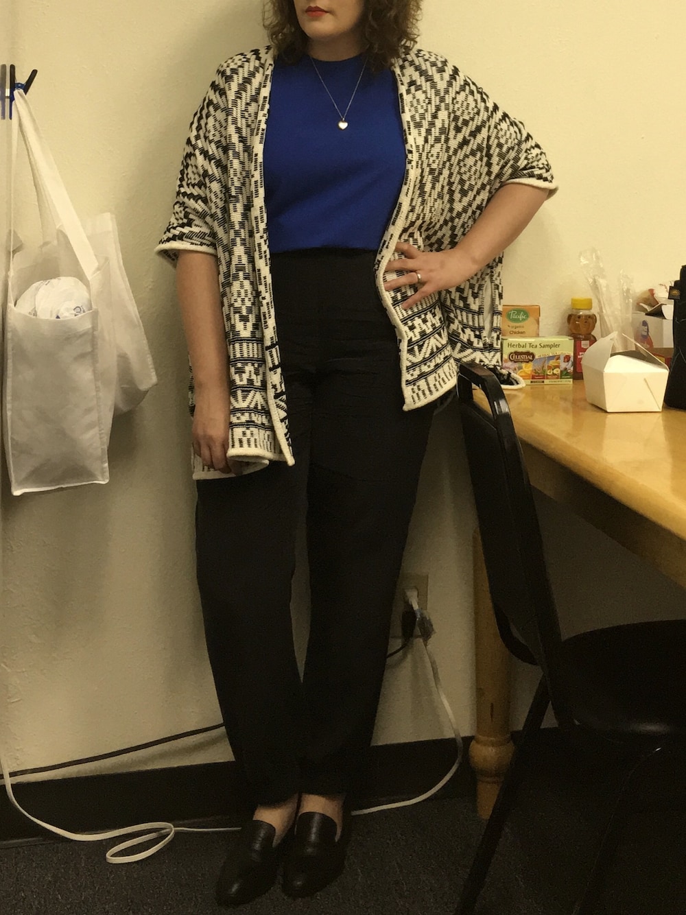 「summer knit、silk」｜「JoieのJoie Mariner Pant（その他パンツ、ブラック系）」を使った、mandarkさん（レディース・157cm）の秋コーディネートの1枚目の写真