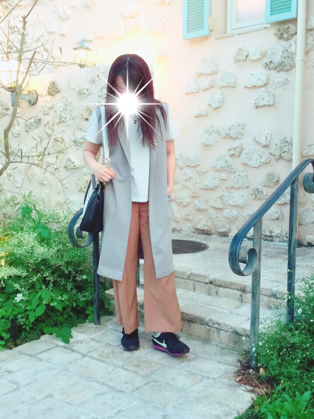 「カジュアル、GU、ロングベスト、ナイキスニーカー、ママコーデ、ootd」｜「GUのアイテム（その他アウター、グレー系）」を使った、BIBIKOさん（レディース・156cm）の春コーディネートの1枚目の写真