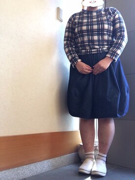「AS KNOW AS plus（アズノゥアズプラス）のアイテム（デニムスカート、ブルー系）」を使った、かりんさん（レディース・157cm）の秋コーディネート