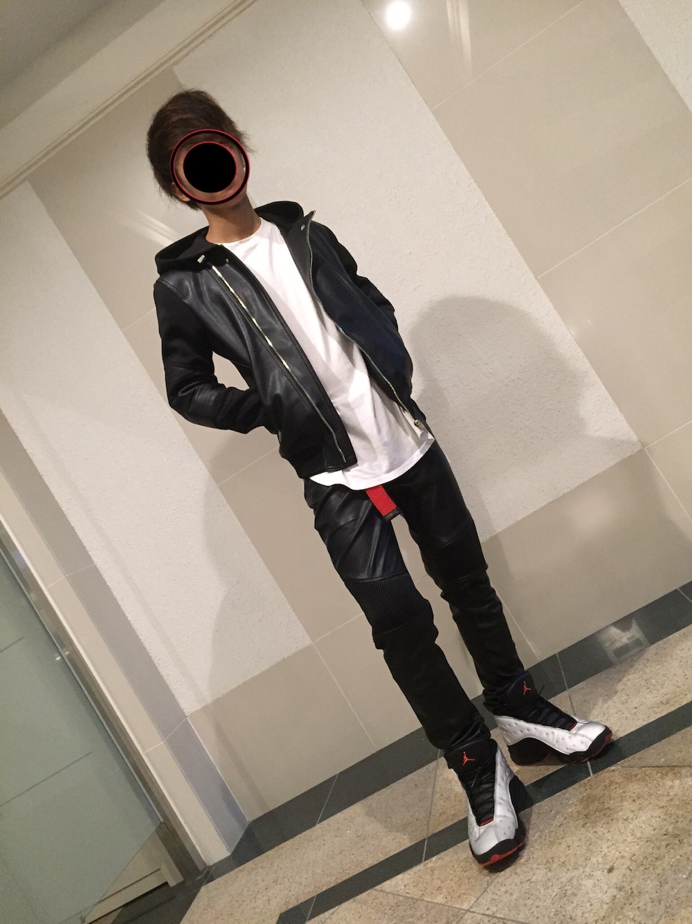 「ZARA、Jordan、夜のスナップ、寒い、ファッション」｜「ZARAのアイテム（ライダースジャケット、ブラック系）」を使った、T.T.Tさん（メンズ・169cm）の秋コーディネートの1枚目の写真