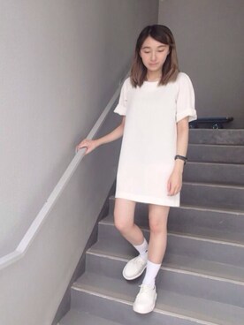 「MONKI（モンキ）のアイテム（ドレス）」を使った、Rebecca Wooさん（レディース・160cm）の夏コーディネート