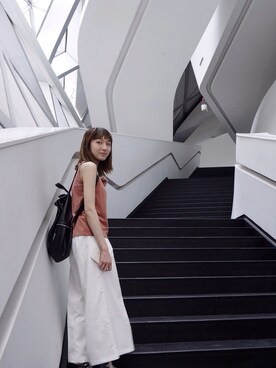 「アイテム（その他トップス、ブラウン系）」を使った、Rebecca Wooさん（レディース・160cm）の夏コーディネート