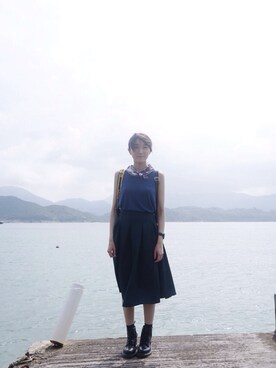 「MONKI（モンキ）のアイテム（マフラー）」を使った、Rebecca Wooさん（レディース・160cm）の夏コーディネート
