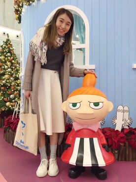 「MONKI（モンキ）のアイテム（マフラー）」を使った、Rebecca Wooさん（レディース・160cm）の冬コーディネート