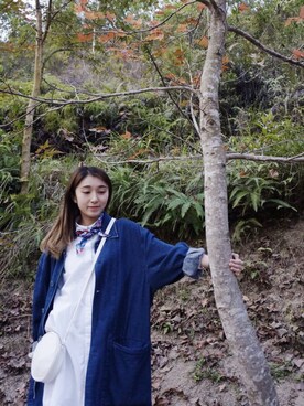「MONKI（モンキ）のアイテム（マフラー）」を使った、Rebecca Wooさん（レディース・160cm）の冬コーディネート