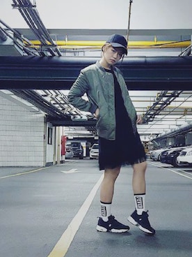 「sneakers」｜「アイテム（スタジャン）」を使った、Eika Huangさん（レディース・165cm）の秋コーディネート