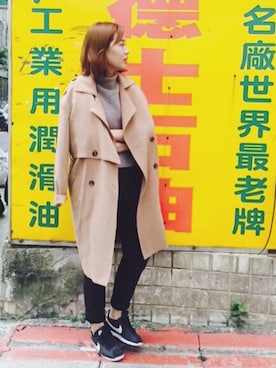 「sneakers」｜「アイテム（トレンチコート）」を使った、Eika Huangさん（レディース・165cm）の冬コーディネート