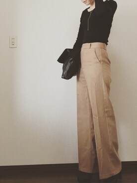「ZARA（ザラ）のアイテム（Tシャツ/カットソー、ブラック系）」を使った、Amy.さん（レディース・165cm）の冬コーディネート