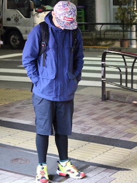 「アイテム（マウンテンパーカー、ブルー系）」を使った、くろともさん（メンズ・165cm）の冬コーディネート