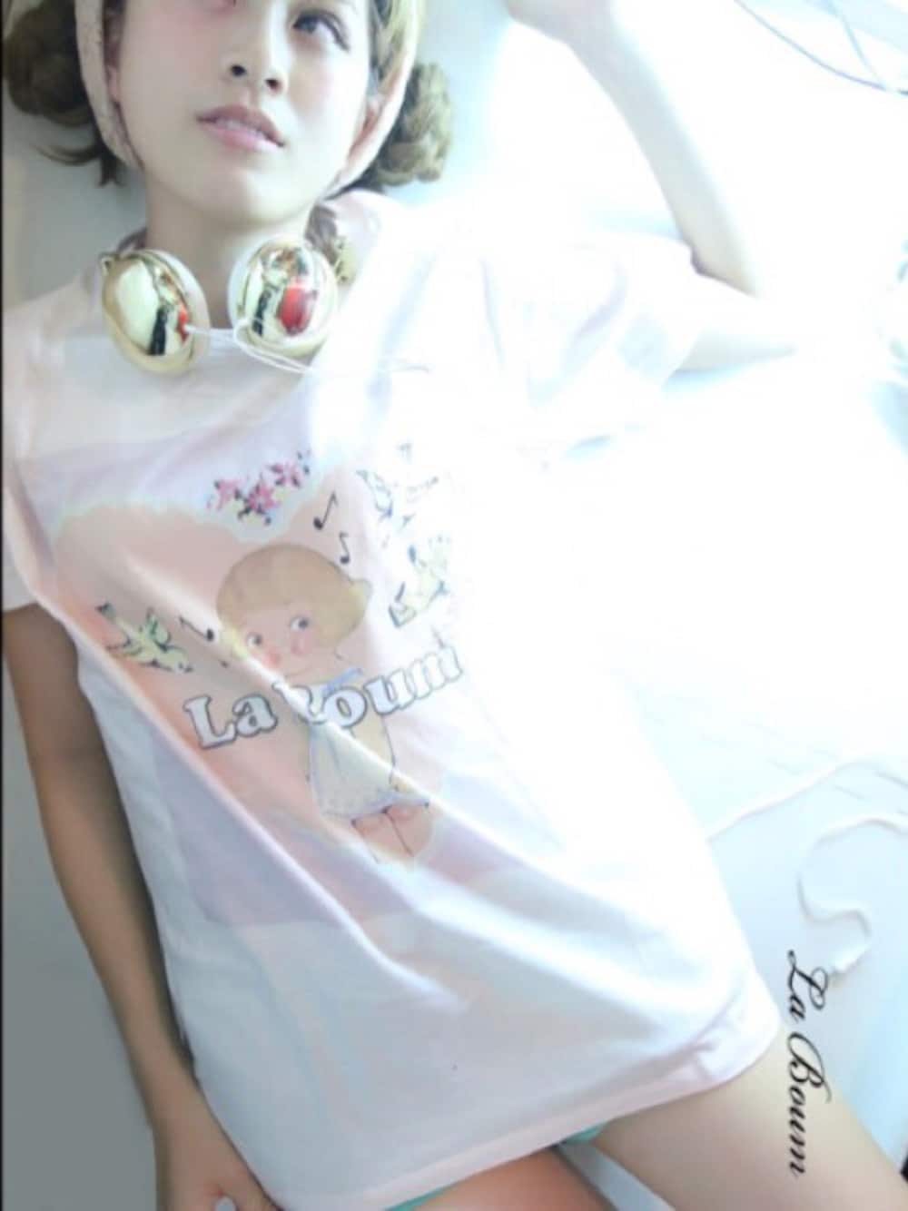 「Tシャツ、アニマル、ピンク、くまさん、ぬいぐるみ、吉祥寺、ラブーム、インポート、ゆめかわいい、プレゼント」｜「La BoumのラブームオリジナルTシャツ(女の子とその仲間たち)（Tシャツ/カットソー、ホワイト系）」を使った、laboum(ラブーム)さん（レディース・163cm）の春コーディネートの1枚目の写真