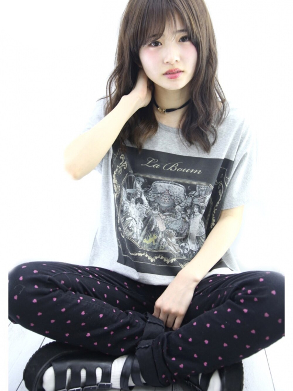 「Tシャツ、ハート、スキニーデニム、吉祥寺、 カジュアルコーデ、ラブーム」｜「La Boum特製オリジナルTシャツ(屋根裏のパーティー)（Tシャツ/カットソー、グレー系）」を使った、laboum(ラブーム)さん（レディース・151cm）の春コーディネートの1枚目の写真