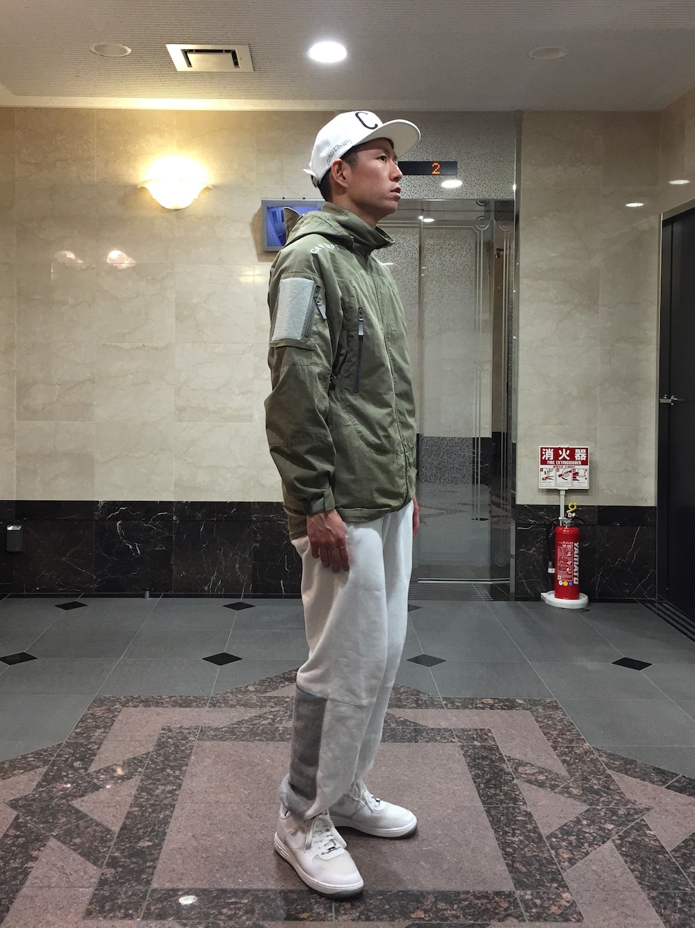 「スウェットパンツ、ホワイト、イージーパンツ、ワイトパンツ、ルナフォース、caveat emptor、MSBC '14 S/S、MSBC '15 S/S、スニーカー」｜「MSBCのアイテム（Tシャツ/カットソー、ホワイト系）」を使った、MSBC.incさん（メンズ・174cm）の春コーディネートの1枚目の写真