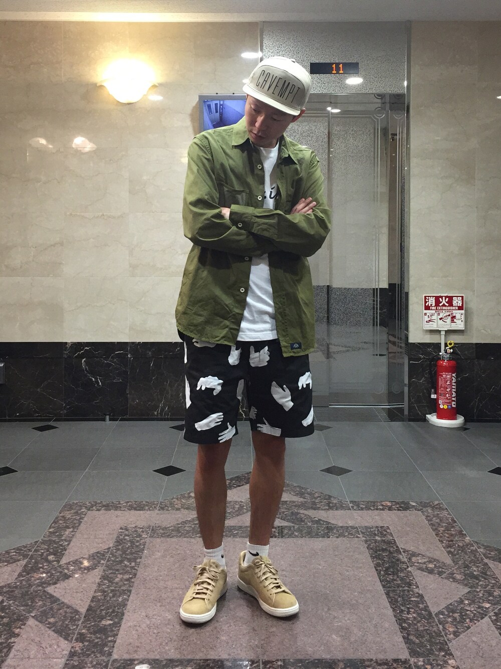 「ショーツ、テニスクラシック、アースカラー、caveat emptor、MSBC '15 S/S」｜「MSBCのアイテム（スウェット、ブラック系）」を使った、MSBC.incさん（メンズ・174cm）の春コーディネートの1枚目の写真