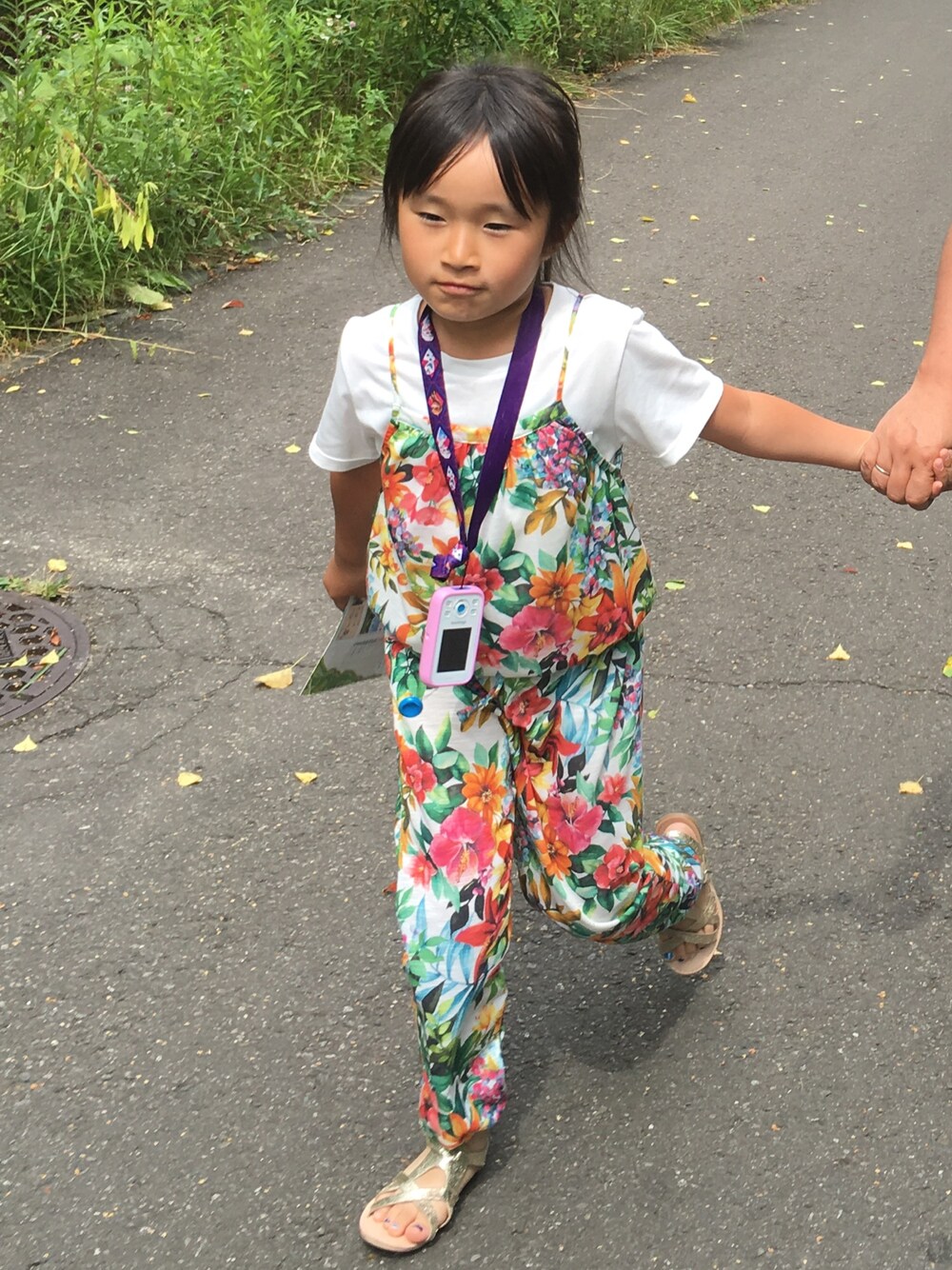 「GLOBAL WORKのアイテム（Tシャツ/カットソー、ホワイト系）」を使った、Asamiさん（レディース・162cm）の秋コーディネートの1枚目の写真
