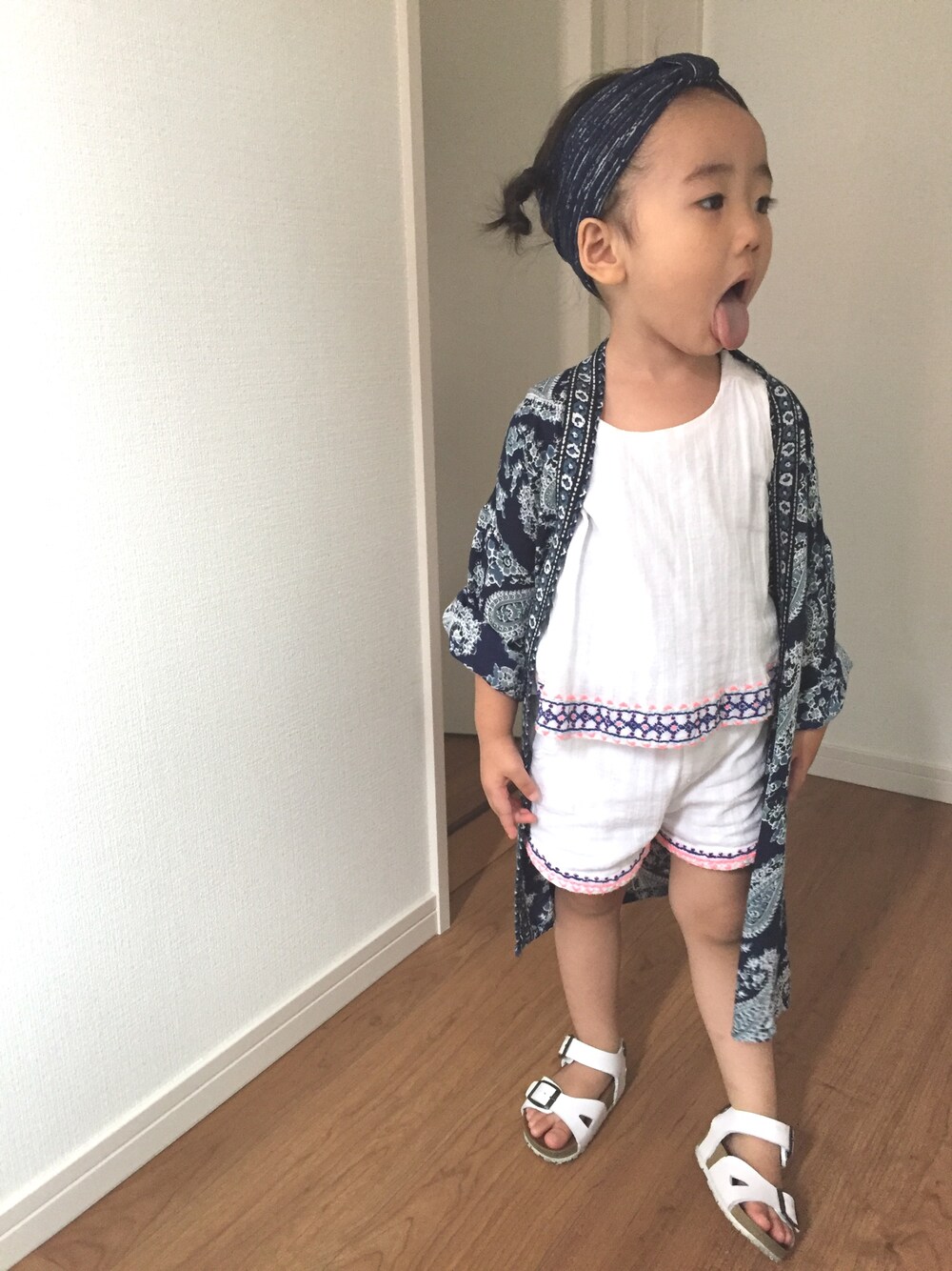 「キッズコーデ、夏コーデ、シンプル、ガウン、ヘアバンド、おんなのこ、summer、サンダル、ヘアターバン、オールインワン」｜「CIAOPANIC TYPYのアイテム（ヘアバンド、ブルー系）」を使った、ohana☺︎さん（キッズ・90cm）の夏コーディネートの1枚目の写真