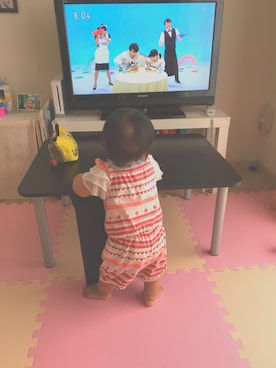 「つかまり立ち」｜「アイテム（オールインワン・サロペット）」を使った、ふうちゃんさん（キッズ・70cm）の夏コーディネート
