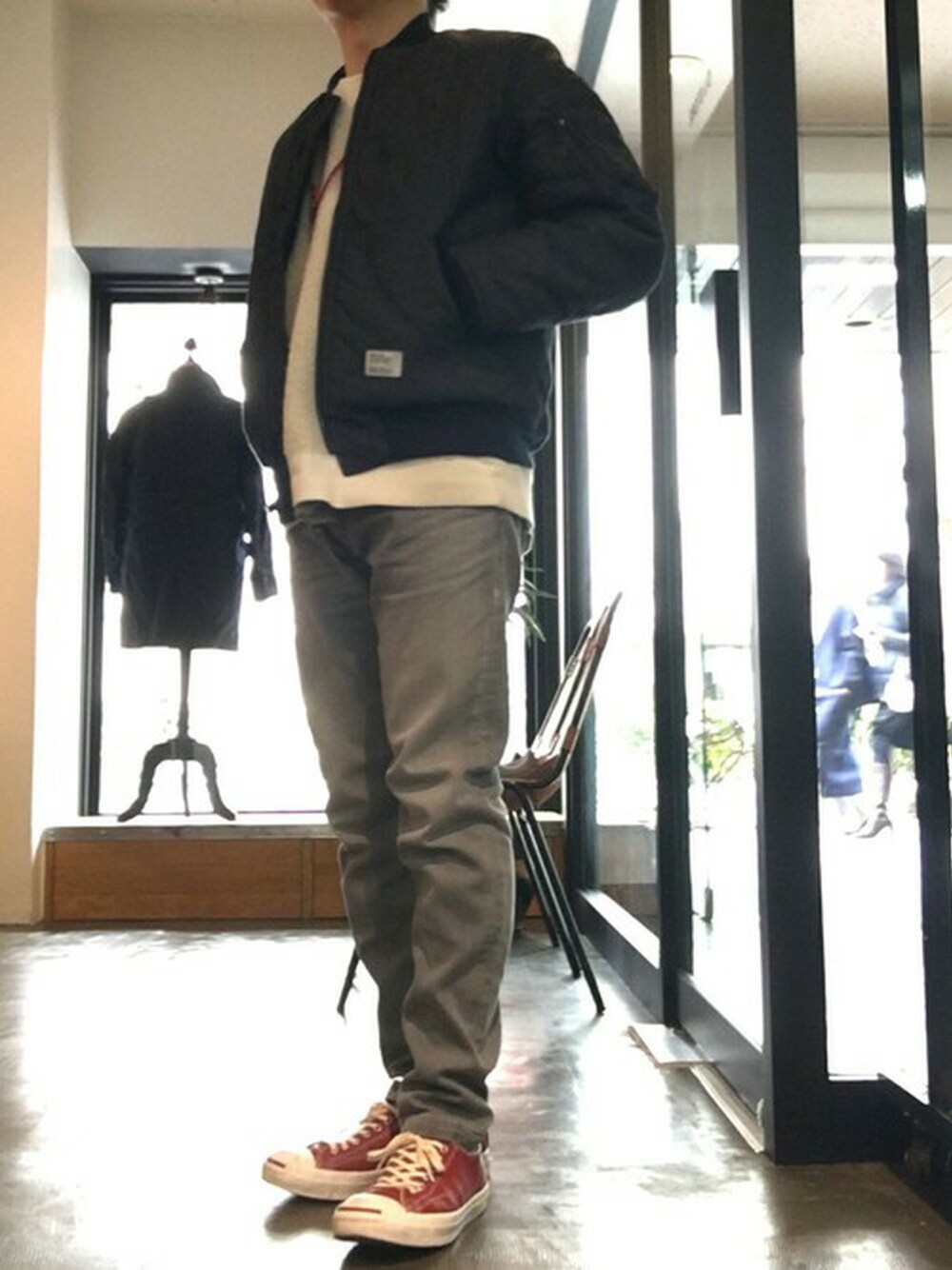「converse、BEDWIN & THE HEARTBREAKERS、BEDWIN、JACKPURCELL、NEXUSVII、BEDWIN&THE HEARTBREAKERS、D.L STORE」｜「BEDWIN & THE HEARTBREAKERSのDELIGHT. Ex MA-1 JKT "DUFFY"（ミリタリージャケット、ブルー系）」を使った、JIMAさん（メンズ・170cm）の冬コーディネートの1枚目の写真