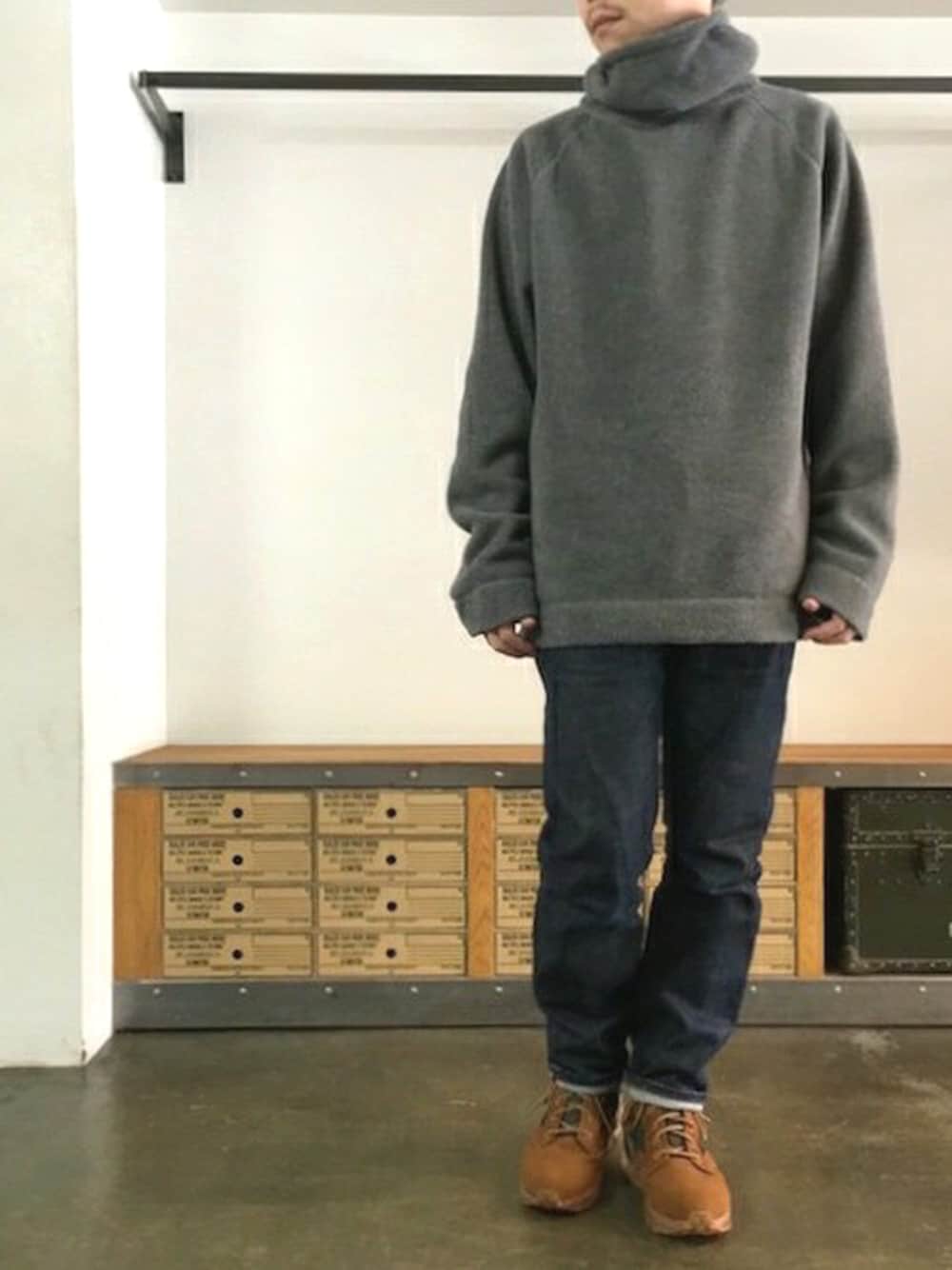 「タートルネック、フリース、BEDWIN & THE HEARTBREAKERS、BEDWIN、ワイドシルエット、ETHOS、Tomo&Co、BEDWIN&THE HEARTBREAKERS、D.L STORE、エアーソールシューズ」｜「ETHOSのFleece Turtle（スウェット、グレー系）」を使った、JIMAさん（メンズ・170cm）の秋コーディネートの1枚目の写真