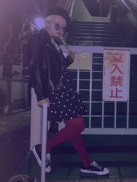 「赤タイツ」｜「アイテム（ライダースジャケット）」を使った、Yさんさん（レディース・153cm）の春コーディネート