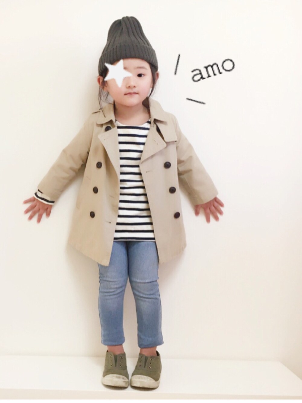 「キッズコーデ、女の子、3歳、トレンチコート、ボーダー、プチプラ、西松屋」｜「petit mainのベーシックトレンチコート（トレンチコート、ベージュ系）」を使った、amo.dollさん（キッズ・100cm）の冬コーディネートの1枚目の写真