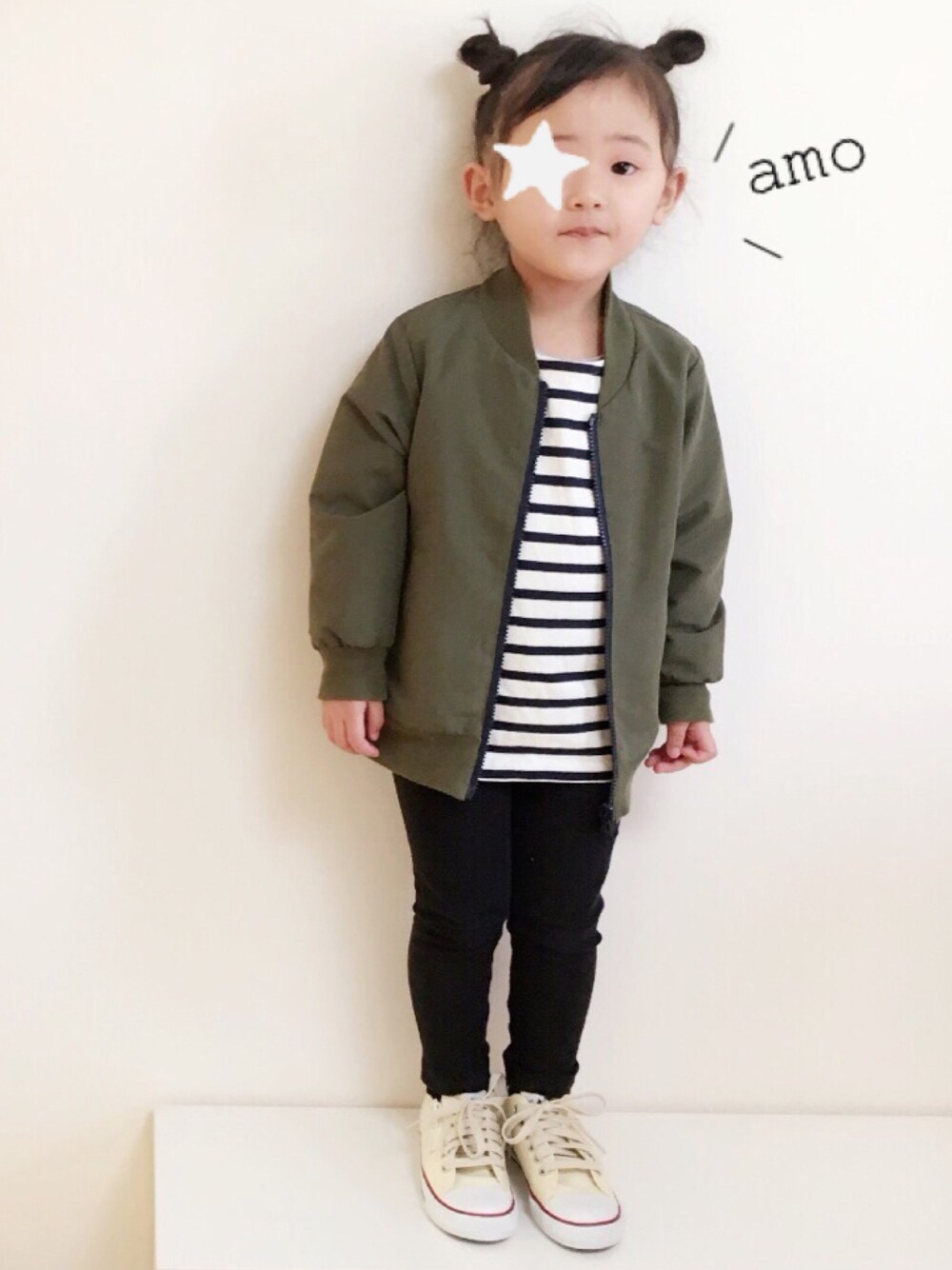 「キッズ、キッズコーデ、MA-1、コンバース、3歳、女の子」｜「無印良品のアイテム（Tシャツ/カットソー、ホワイト系）」を使った、amo.dollさん（キッズ・100cm）の冬コーディネートの1枚目の写真