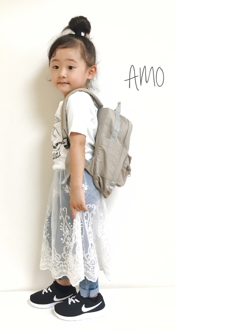 「キッズファッション、女の子コーデ、4歳、女の子、スニーカー、デニム、キッズコーデ、韓国ブランド、西松屋、しまむら」｜「Right-on KIDSのアイテム（Tシャツ/カットソー、ホワイト系）」を使った、amo.dollさん（キッズ・100cm）の秋コーディネートの1枚目の写真