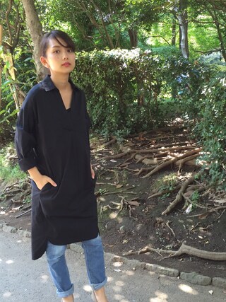 武智志穂 is wearing thpry＋color "スキッパーシャツワンピース【2015冬新作】"