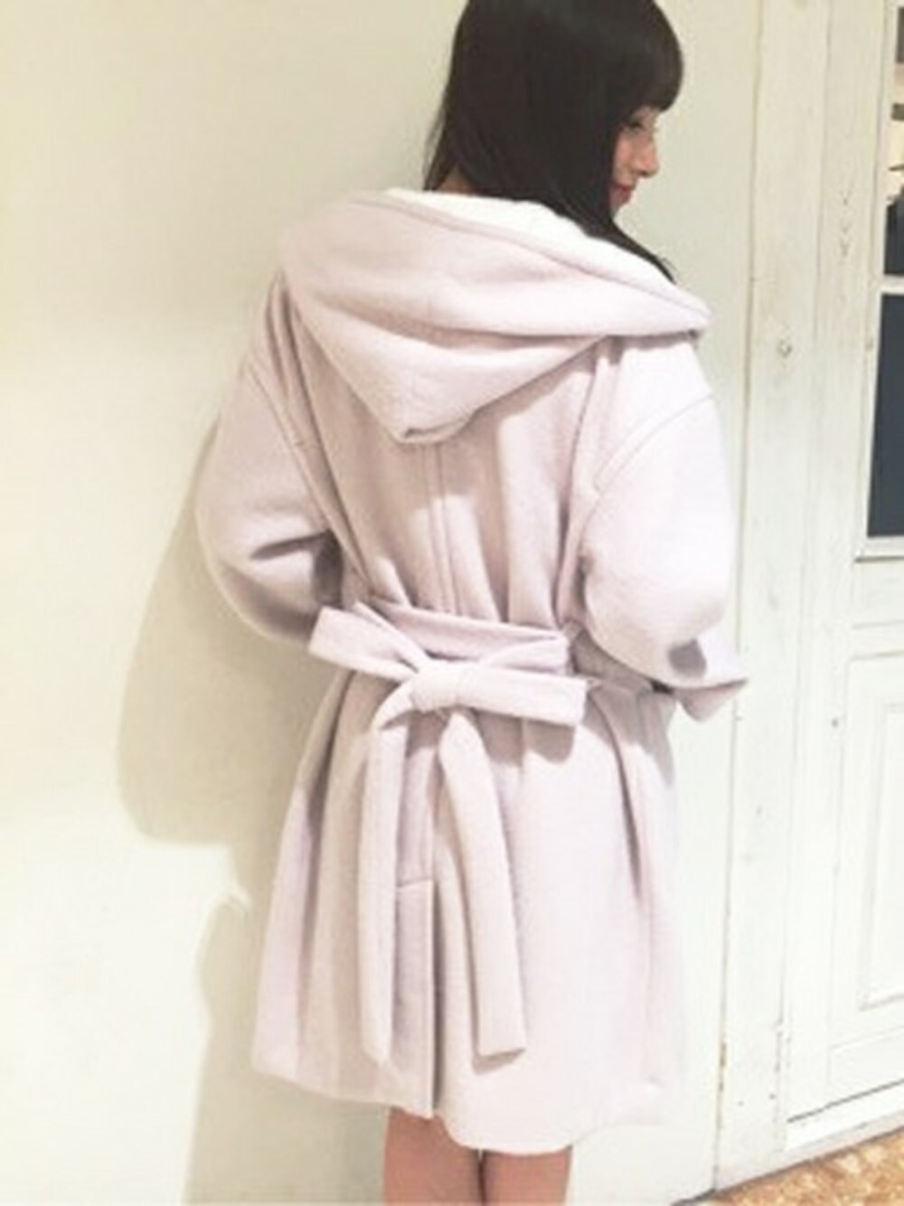 「#アウター、#コート、#ピンク、#ガーリー、#dazzlin 、#ホワイト、#fashion、#ootd、#リボン、＃秋のコーデ」｜「dazzlinのフーデットガウンコート（その他アウター、ピンク系）」を使った、dazzlin SHOP STAFFさん（レディース・160cm）の秋コーディネートの1枚目の写真