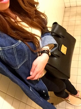 「FURLA（フルラ）のアイテム（ハンドバッグ、ブラック系）」を使った、chihoさん（レディース・158cm）の秋コーディネート