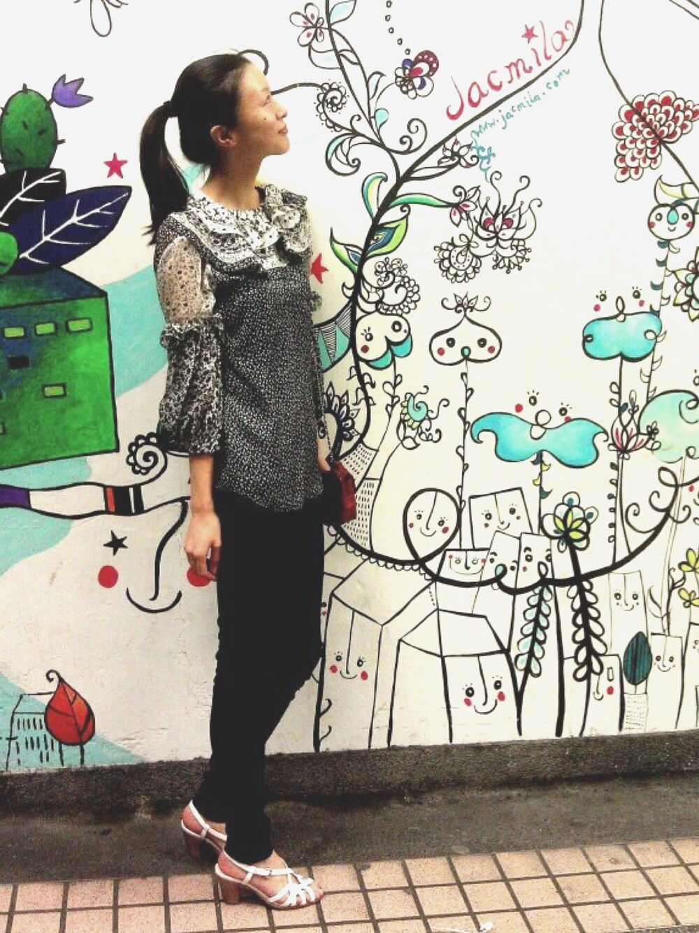 「shopping、fall」｜「D&Gのアイテム（トップス、ブラック系）」を使った、Theplaygroundさん（レディース・168cm）の冬コーディネートの1枚目の写真