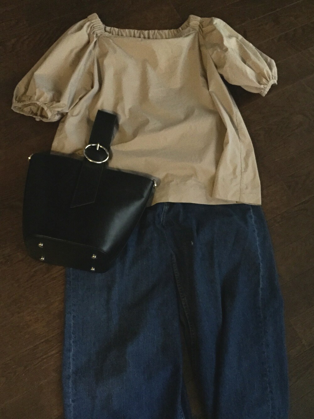 「SLOBE IENAのアイテム（シャツ/ブラウス、ベージュ系）」を使った、coocooさん（レディース・159cm）の秋コーディネートの1枚目の写真