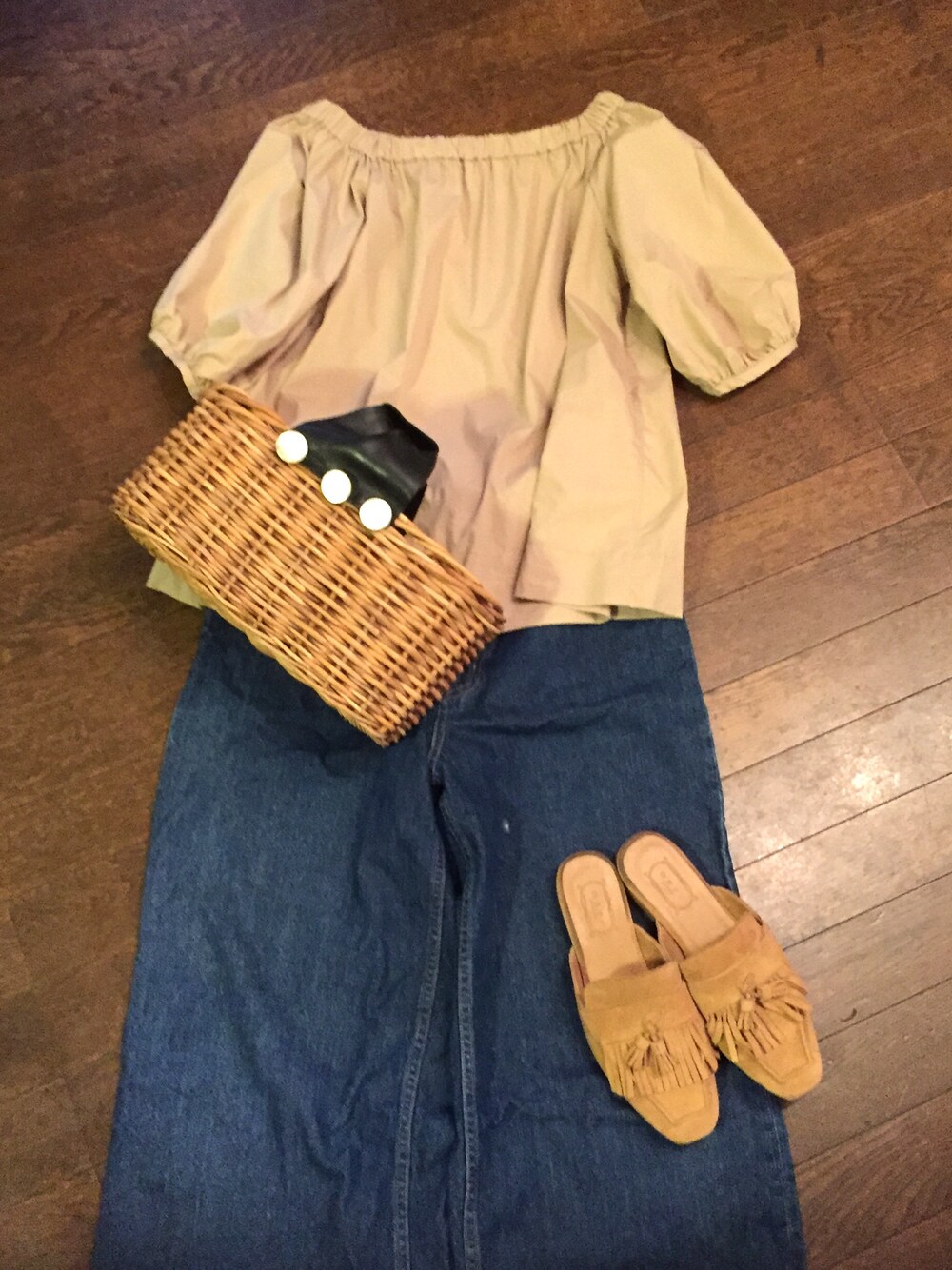 「SLOBE IENAのアイテム（シャツ/ブラウス、ベージュ系）」を使った、coocooさん（レディース・159cm）の秋コーディネートの1枚目の写真