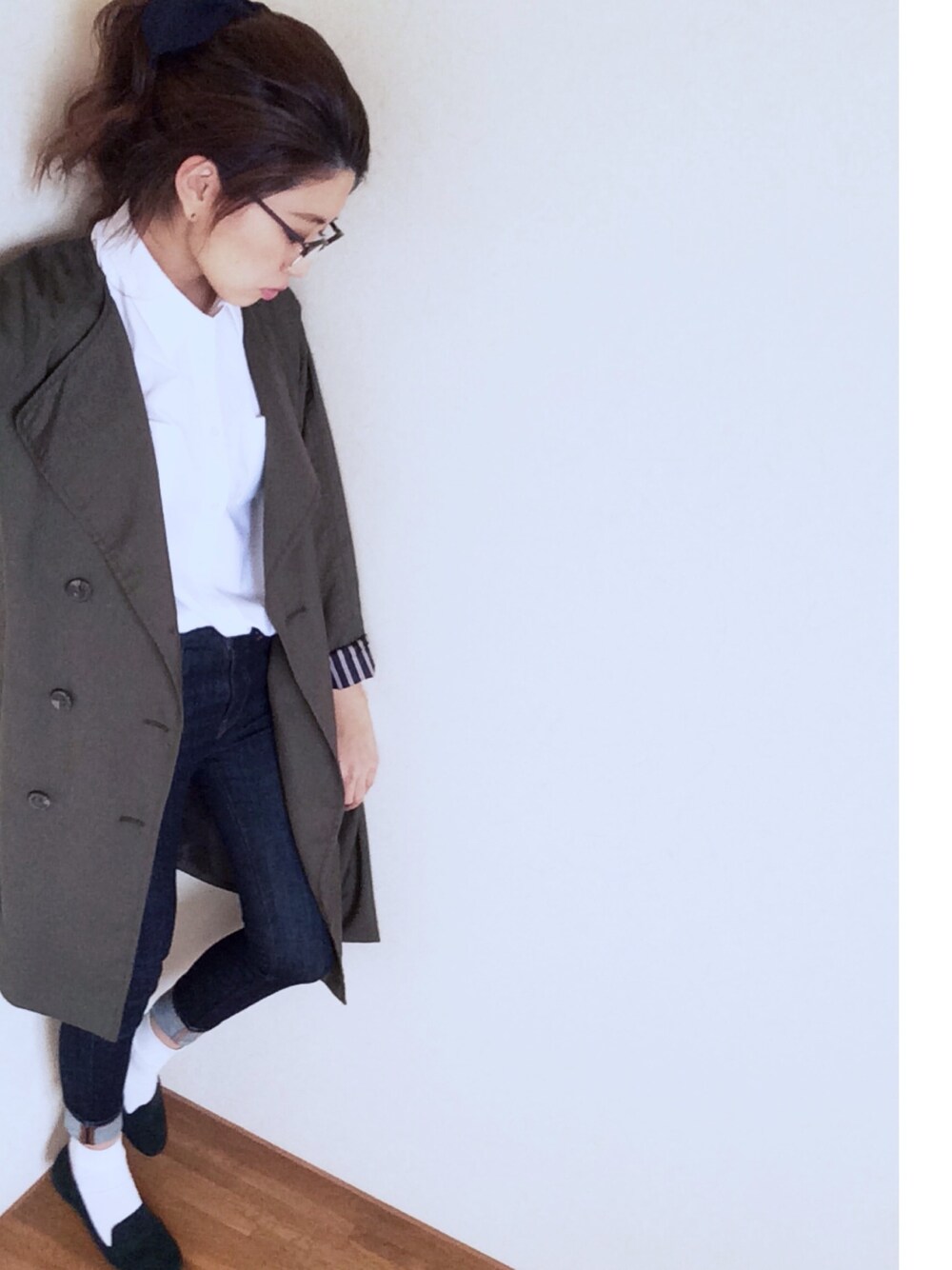 「バレエシューズ、トレンチコート、ストライプ、靴下×パンプス、白シャツ、ポニーテール」｜「メガネなしのアイテム（その他、その他）」を使った、yamaさん（レディース・153cm）の春コーディネートの1枚目の写真