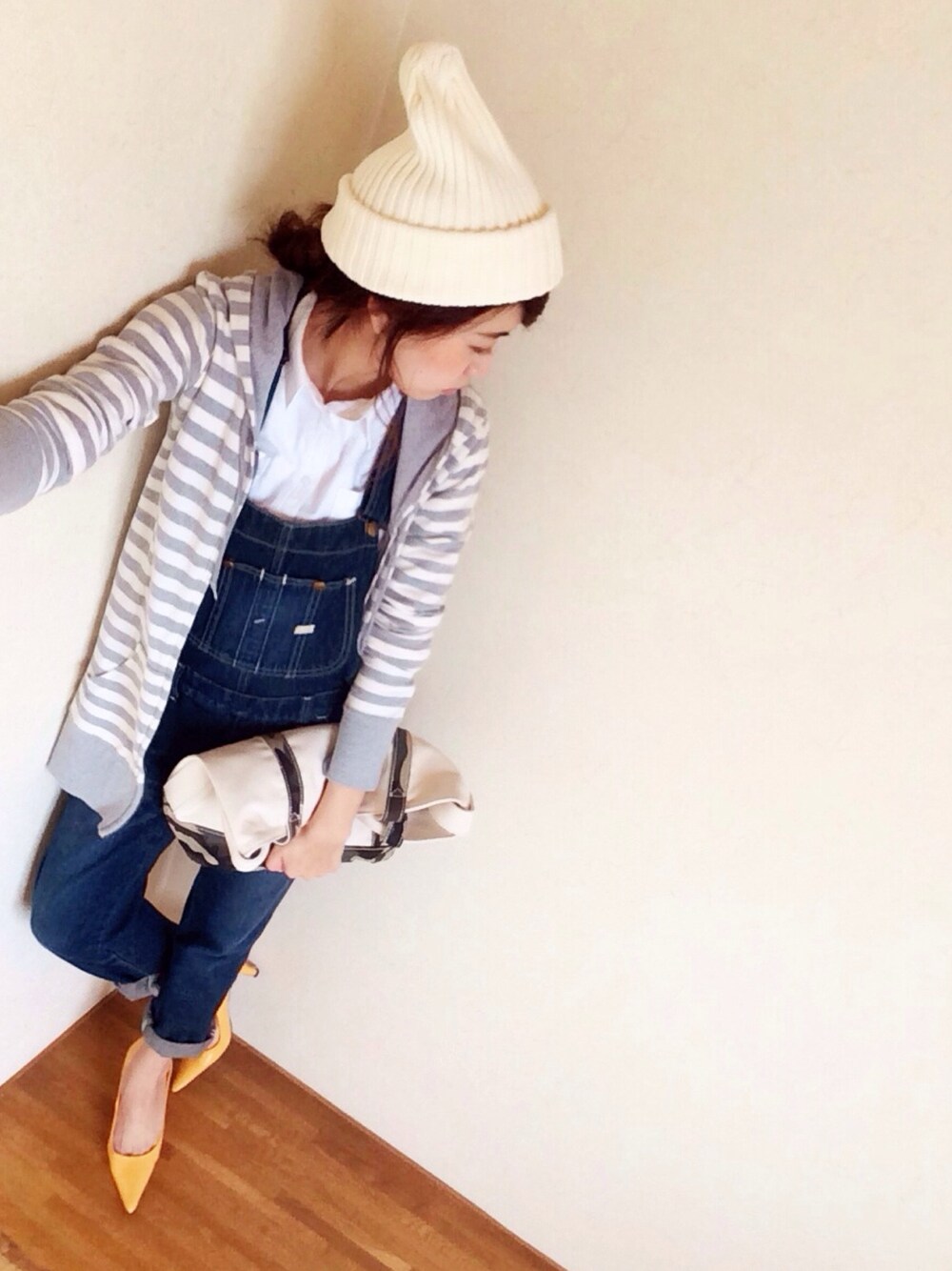 「ニットキャップ、サロペット、イエロー、ボーダー」｜「Rodeo CrownsのRCS PUMPS（パンプス、イエロー系）」を使った、yamaさん（レディース・153cm）の春コーディネートの1枚目の写真