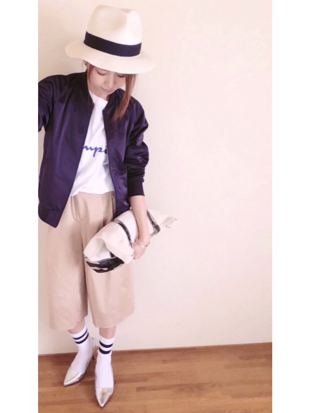 「MA-1、ハット、ヒール×靴下、ラインソックス、Champion、ワイドパンツ、ガウチョパンツ、MA1」｜「GLOBAL WORKのブレードナカオレHAT/557408（ハット、ホワイト系）」を使った、yamaさん（レディース・153cm）の春コーディネートの1枚目の写真