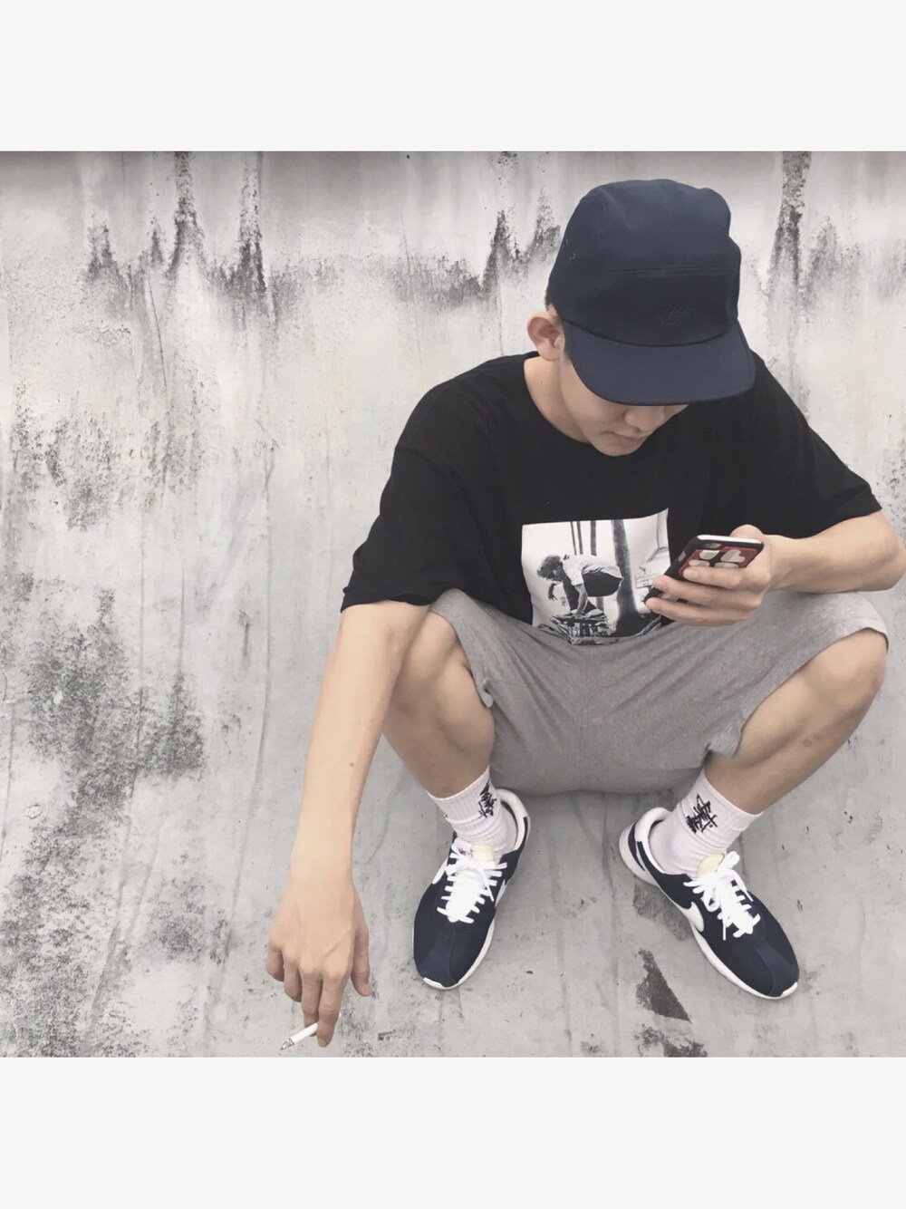 「STUSSYのアイテム（トップス、ブラック系）」を使った、Yen さん（メンズ・175cm）の春コーディネートの1枚目の写真