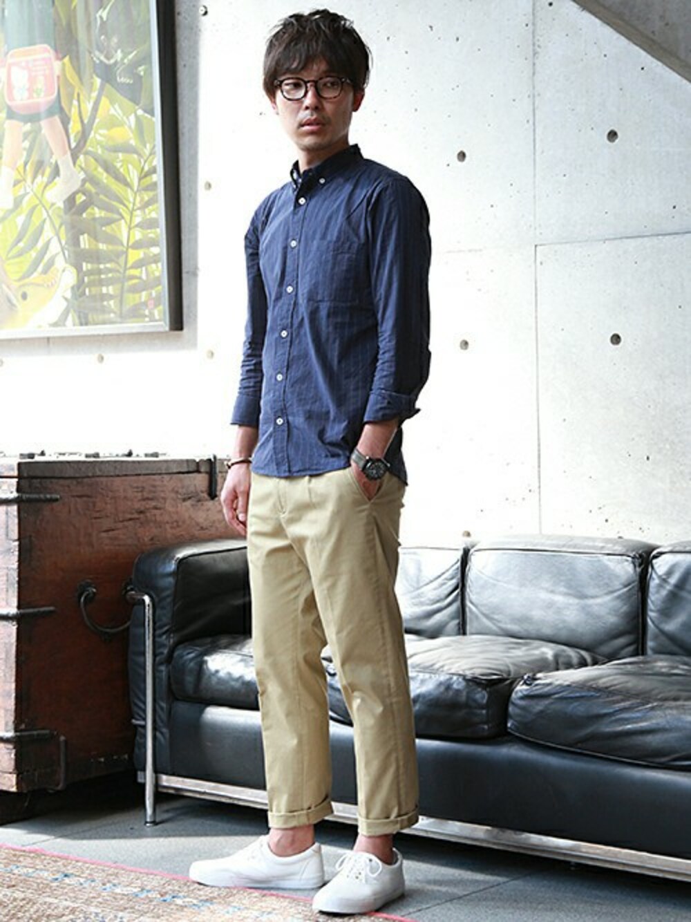 「ネイビー、チノパンツ、ストライプシャツ」｜「MEN'S MELROSEのチノストレッチ ワンタックワイドテーパーパンツ（チノパンツ、ベージュ系）」を使った、キンシさん（メンズ・177cm）の夏コーディネートの1枚目の写真