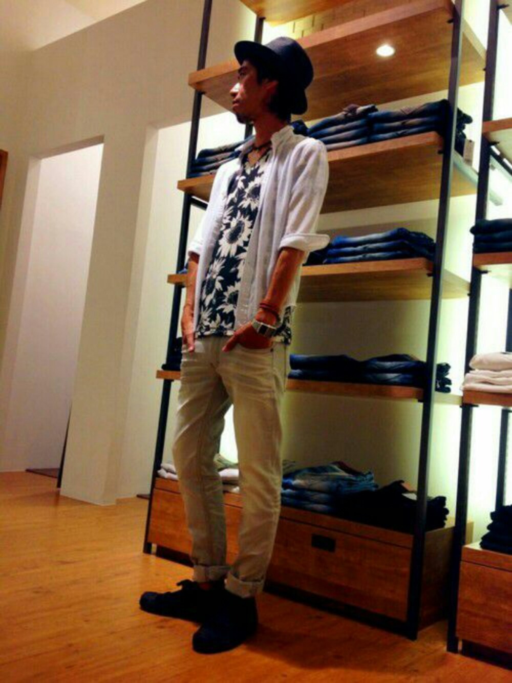 その他のシャツ/ブラウス、その他のTシャツ/カットソー、その他のデニムパンツを着用したメンズの夏コーディネートの1枚目の写真