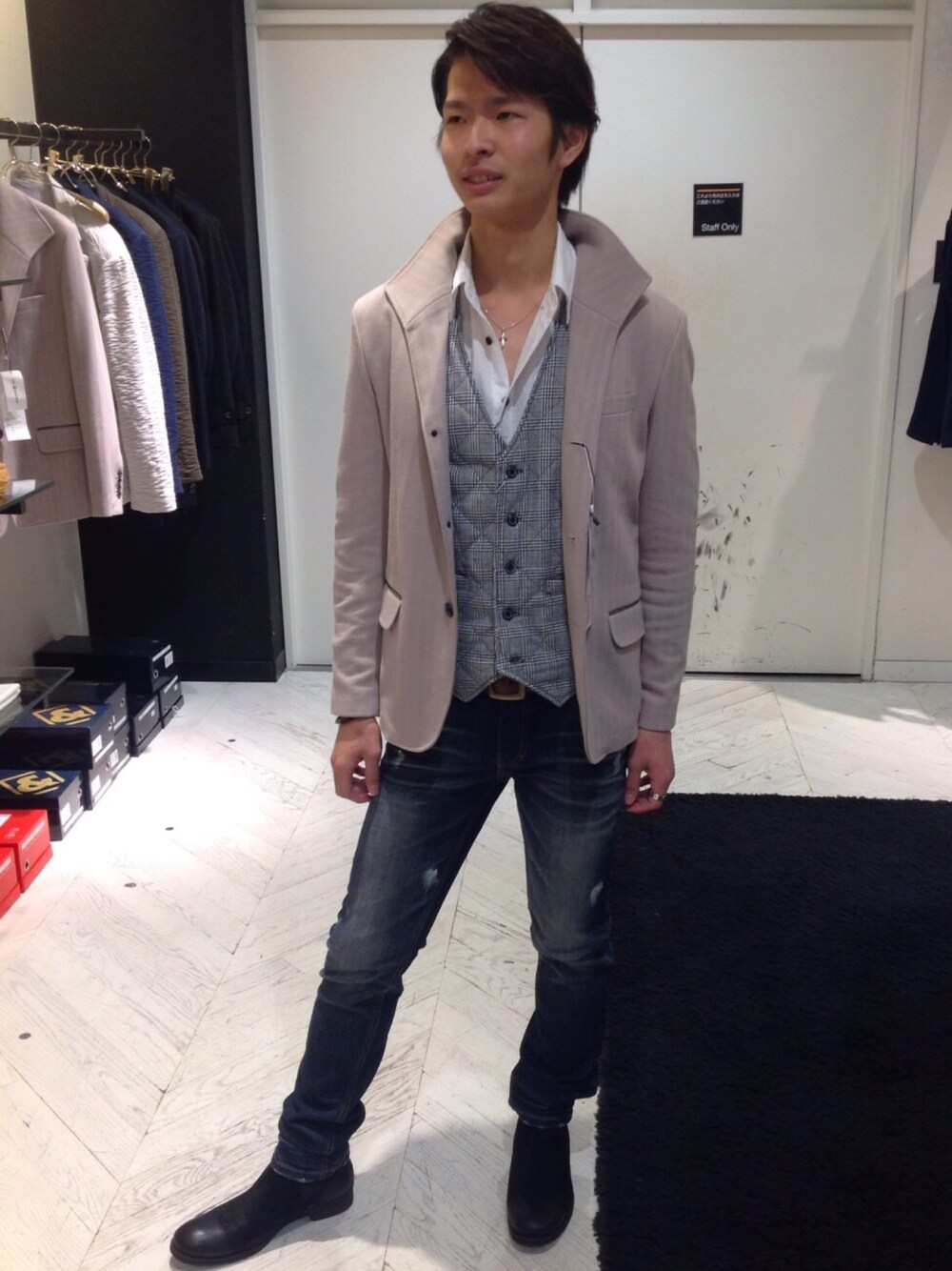 その他のその他アウター、その他のその他アウター、その他のデニムパンツを着用したメンズの秋コーディネートの1枚目の写真