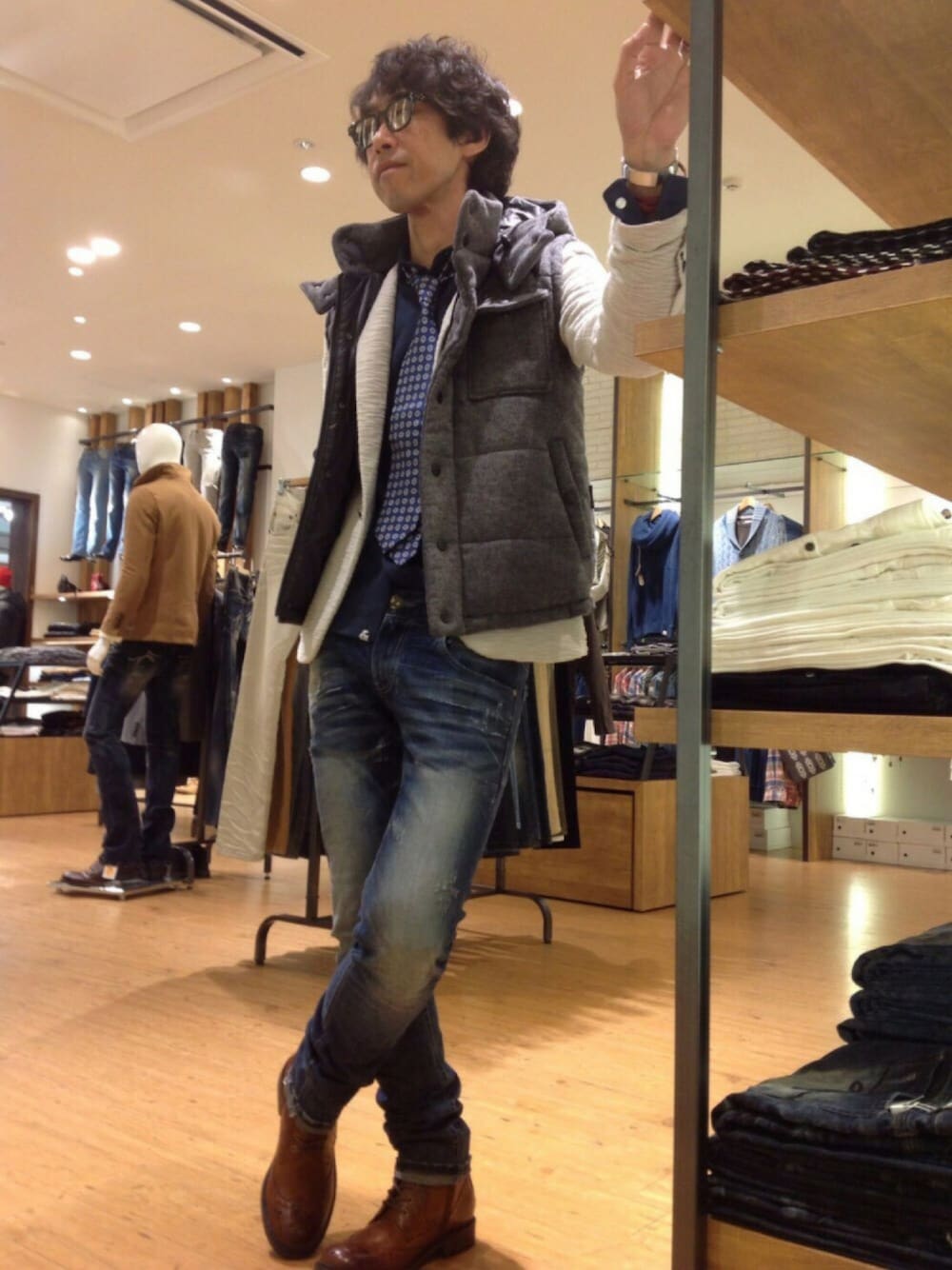 その他のダウンベスト、その他のテーラードジャケット、その他のシャツ/ブラウスを着用したメンズの秋コーディネートの1枚目の写真