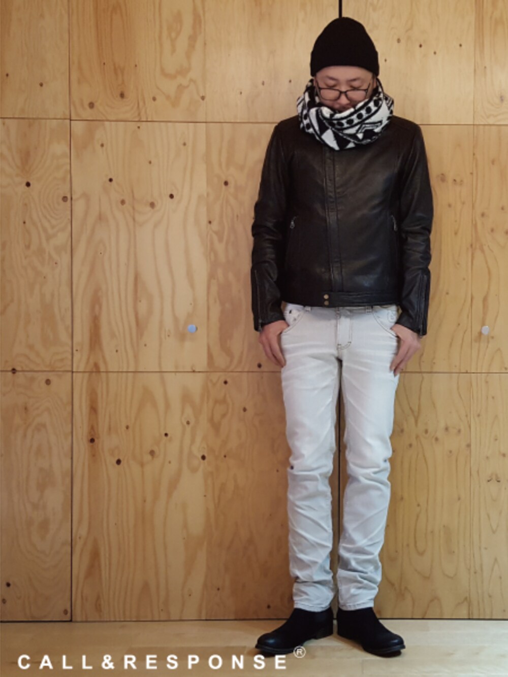 その他のライダースジャケット、その他のデニムパンツ、その他のブーツを着用したメンズの冬コーディネートの1枚目の写真