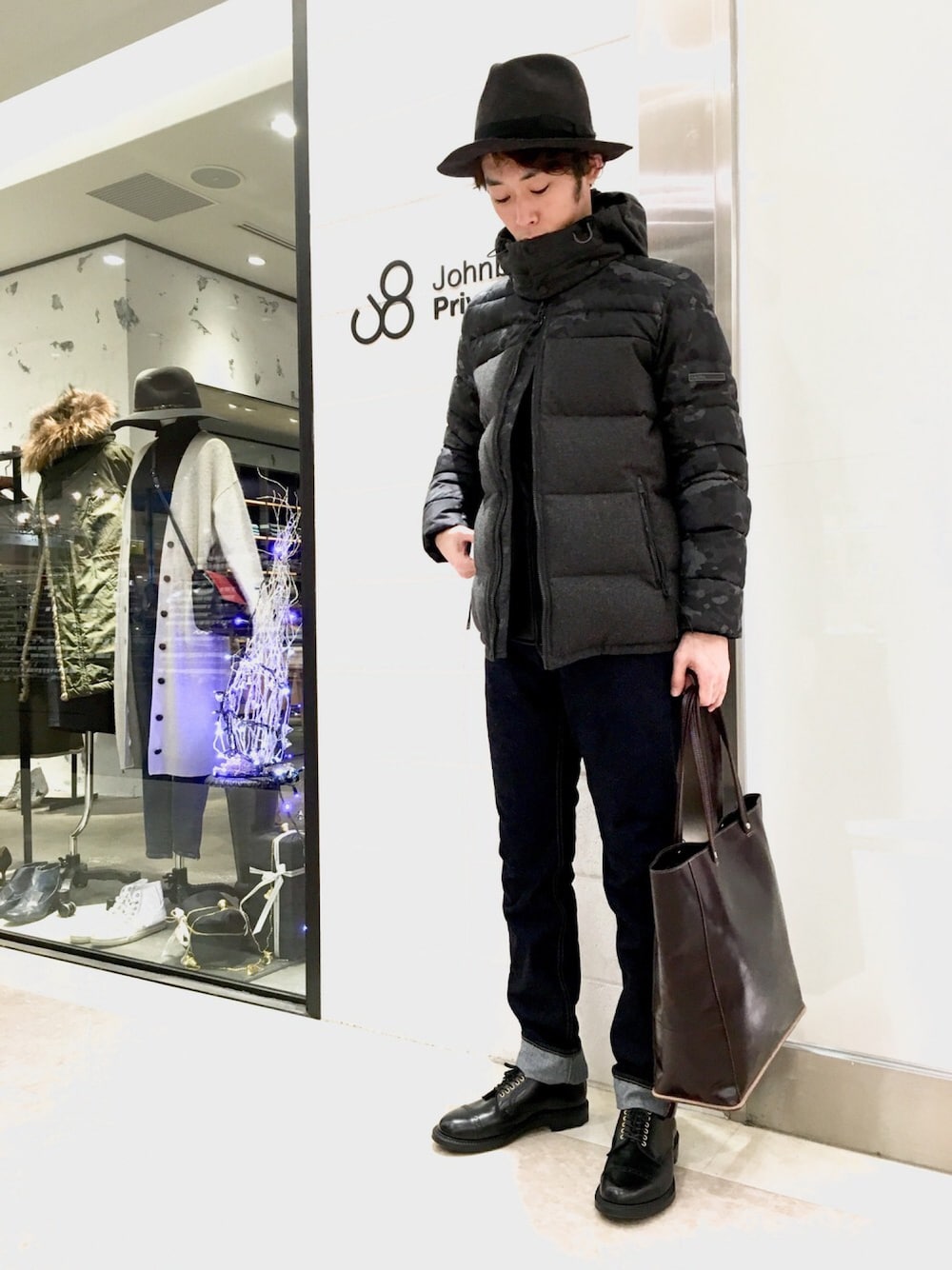 「大人カジュアル、キレイめ、Johnbull Private labo、johnbull、ISAORA、KIDS LOVE GAITE、ダウンジャケット、ハット、デニム、デニムパンツ」｜「Super Duperのアイテム（ハット、ブラウン系）」を使った、J2さん（メンズ・180cm）の秋コーディネートの1枚目の写真