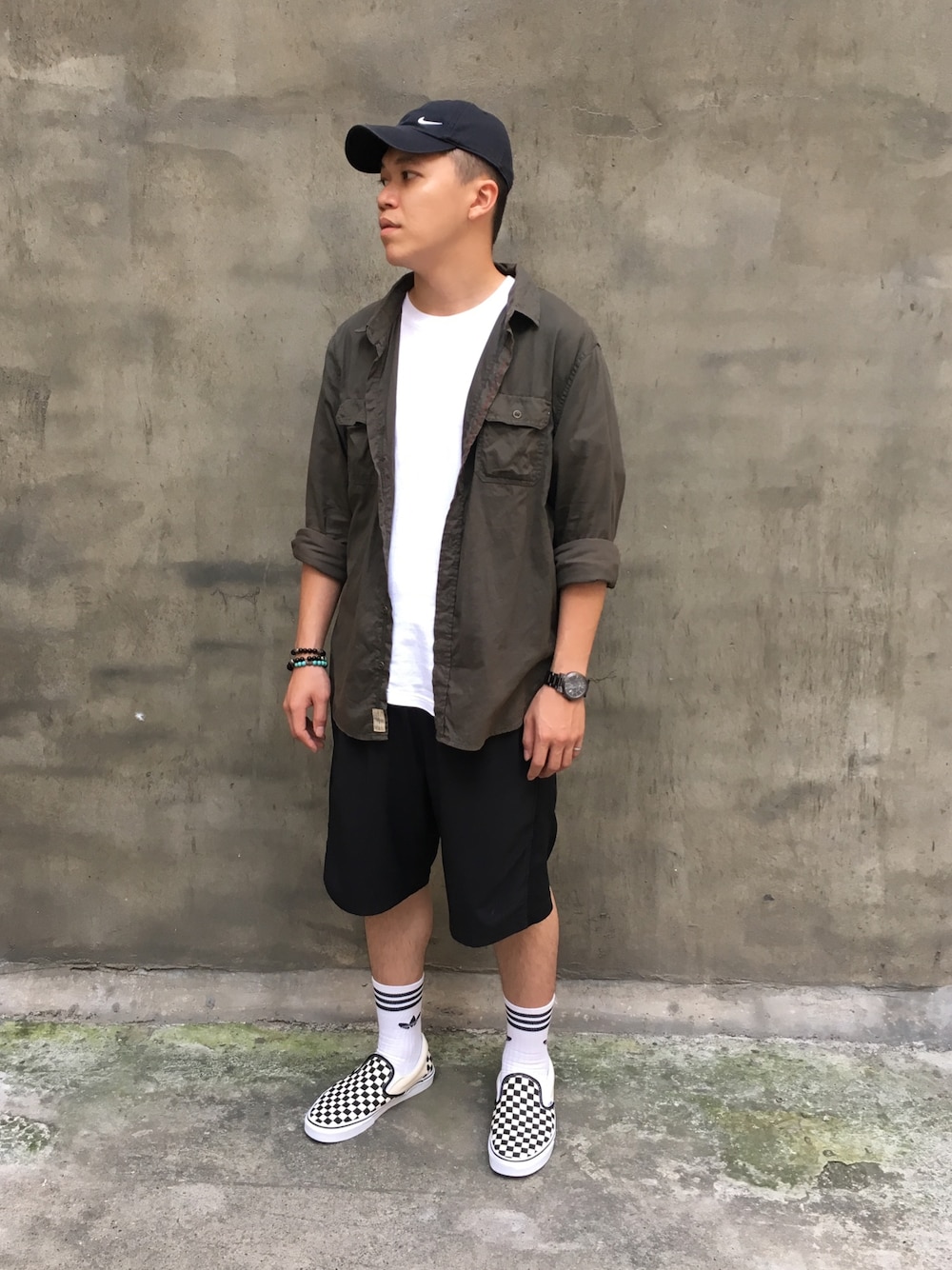 「Tainan」｜「BURBERRYのBurberry Large Chronograph Bracelet Watch, 42mm（アナログ腕時計、その他）」を使った、陳嘉さん（メンズ・173cm）の夏コーディネートの1枚目の写真