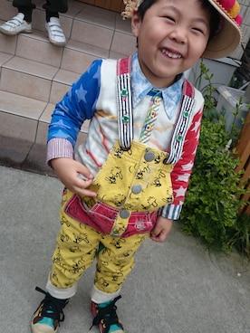 「アイテム（サロペット/オーバーオール、イエロー系）」を使った、ゆーまんさん（キッズ・100cm）の春コーディネート