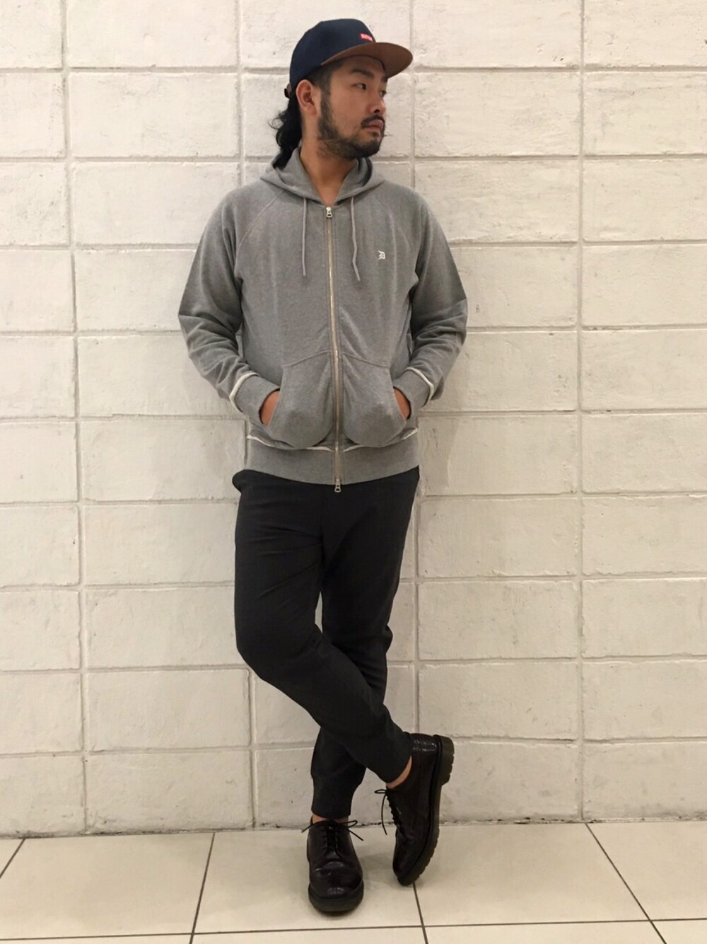 「パーカー、秋のコーデ、ストリート、ストリートMIX、UK、DUFFER」｜「The DUFFER of ST.GEORGEのRAGLAN SLEEVE FULL ZIP PARKA：ジップパーカー（パーカー、グレー系）」を使った、RYT1024さん（メンズ・184cm）の秋コーディネートの1枚目の写真