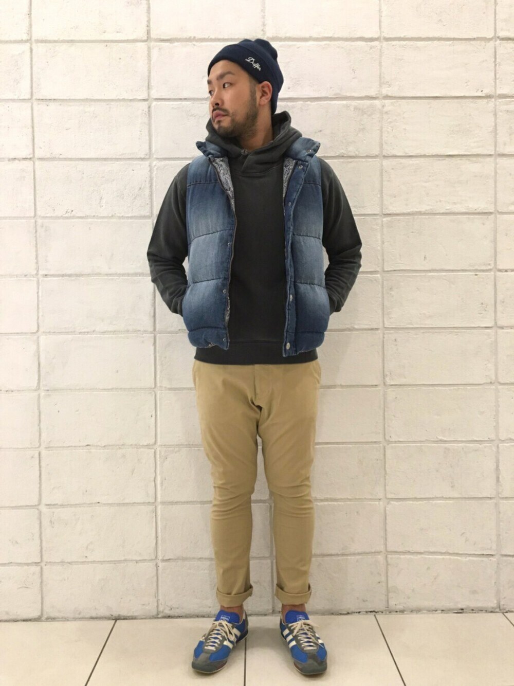 「デニム、カジュアル、ダウンベスト、パーカー、大人カジュアル、秋冬、DUFFER」｜「The DUFFER of ST.GEORGEの"Ultramarine" USED LIKE DENIM DOWN VEST：デニムダウンベスト（ダウンベスト、ブルー系）」を使った、RYT1024さん（メンズ・184cm）の秋コーディネートの1枚目の写真