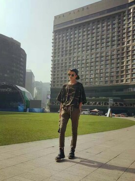 「GIVENCHY（ジバンシイ）のアイテム（財布/小物）」を使った、Vincent Liuさん（メンズ・182cm）の夏コーディネート