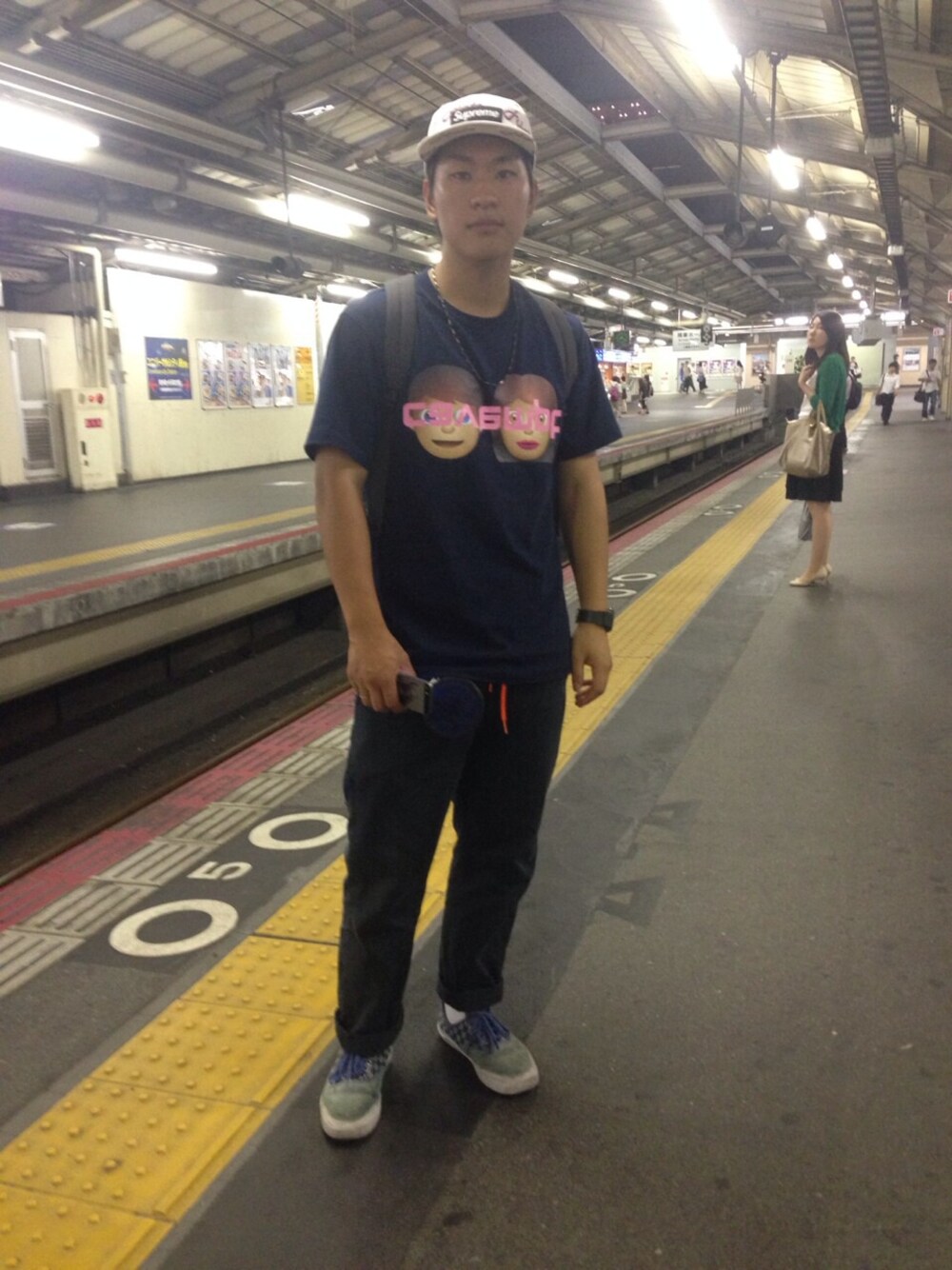 「白ソックス、c.e、supreme、stussy、VANS、black means、VANQUISH」｜「Supreme のアイテム（キャップ、ホワイト系）」を使った、stevengoさん（メンズ・170cm）の夏コーディネートの1枚目の写真