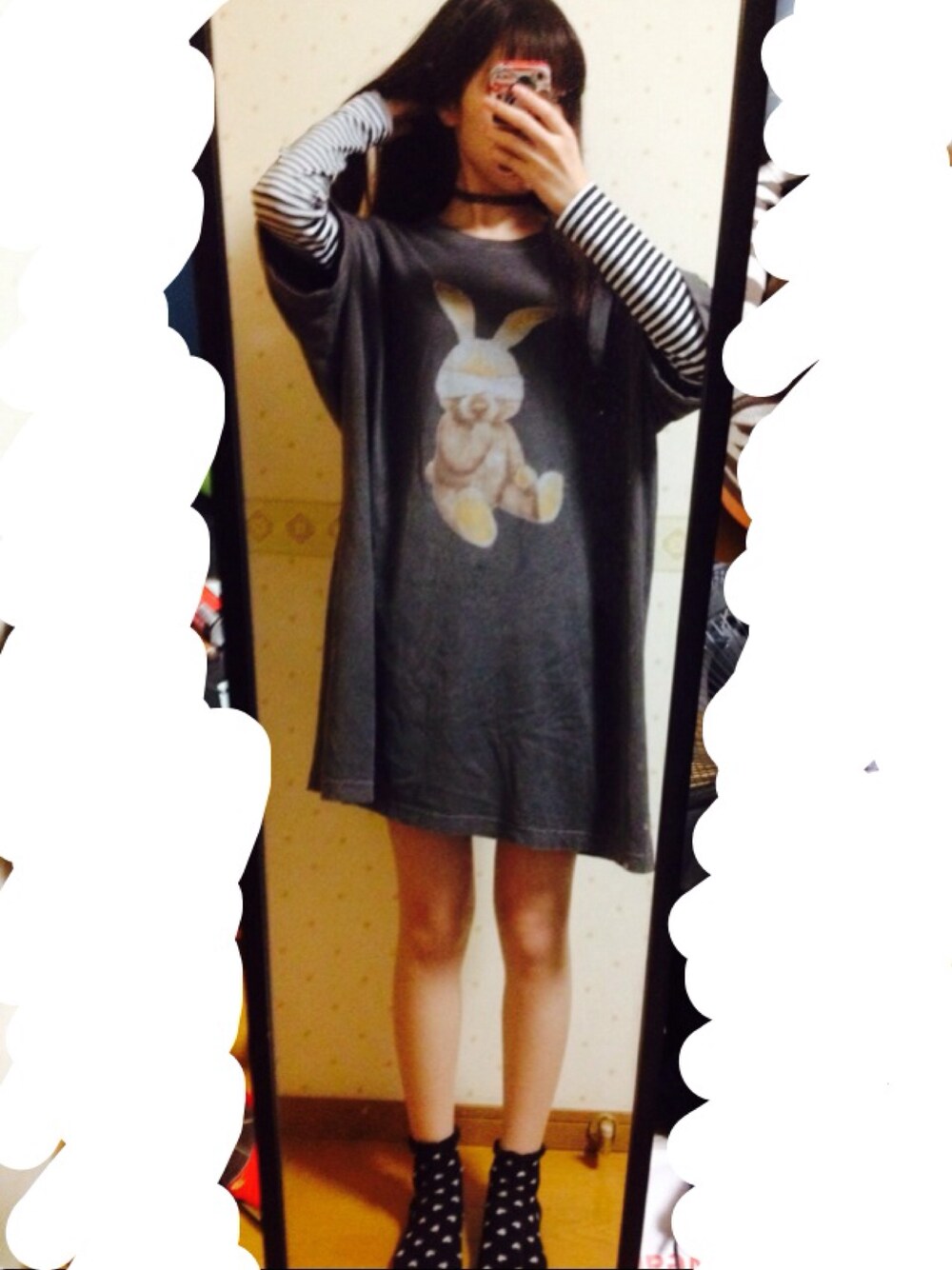 「Candy Stripper、RNA、WEGO、タトゥーチョーカー、ボーダー、うさぎ、キャンスパ、モノクロ」｜「Candy StripperのWICKED BUNNY BIG BIG Tシャツ（Tシャツ/カットソー、グレー系）」を使った、MiSAKiさん（レディース・160cm）の秋コーディネートの1枚目の写真