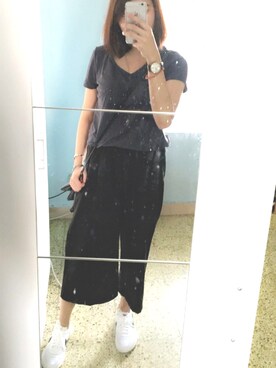 「H&M（エイチ・アンド・エム）のアイテム（Tシャツ/カットソー、ブルー系）」を使った、Scarlettさん（レディース・164cm）の春コーディネート